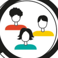 Illustratie van drie poppetjes. Zij hebben allemaal een ander gekleurd shirt aan.